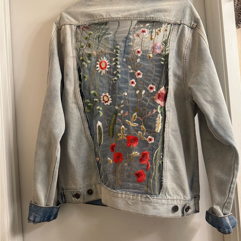 Floral lace Upcycled One of a Kind Denim Jacket size large - Picture 4 of 6